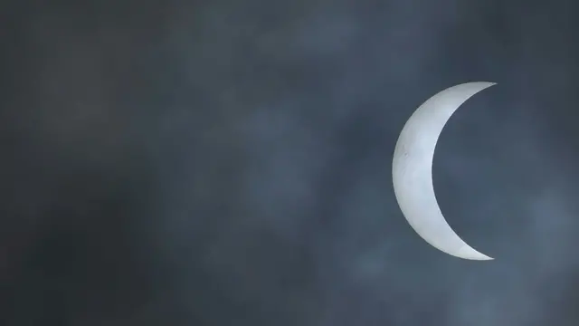 Sol tapado por la luna