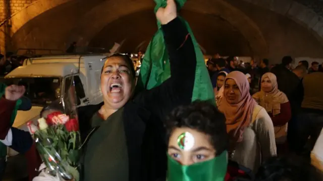 La joie et l'émotion se laissent lire sur les visages.