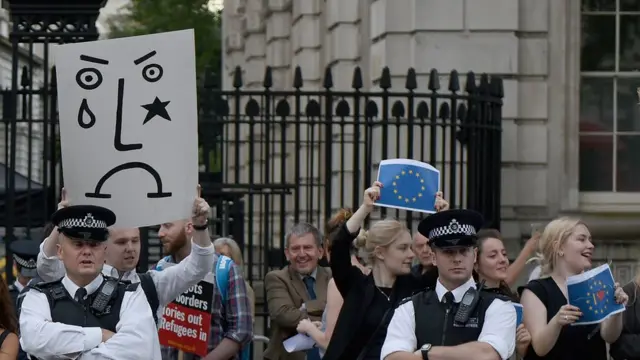 Além da internet, jovens usaram as ruas para se manifestar contra a saída da UE