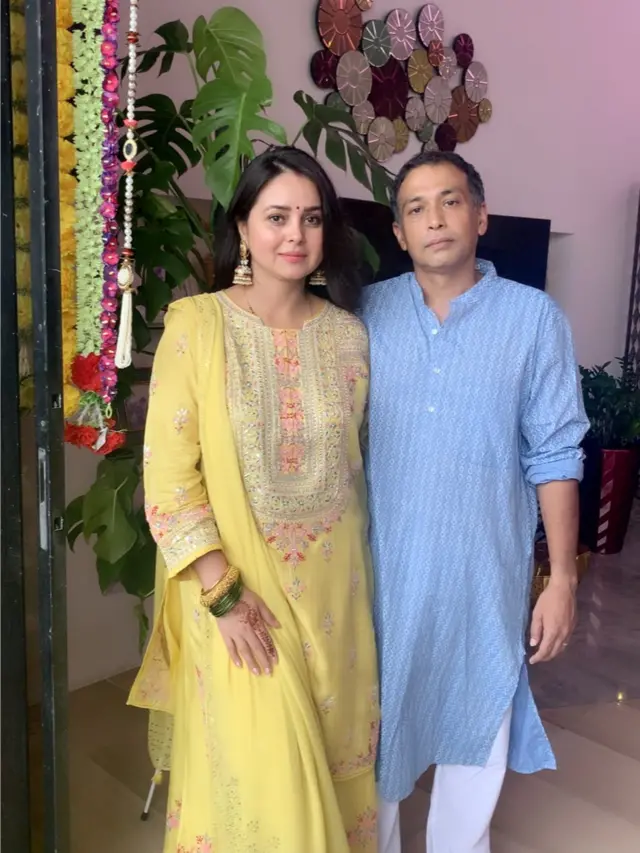 रोहिणी आचार्य अपने पति समरेश सिंह के साथ