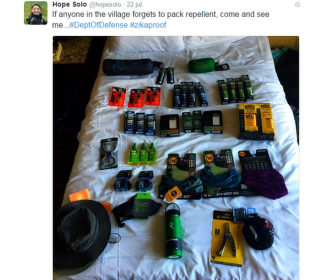 Hope Solo compartió una foto de los repelentes para viajar a Brasil.