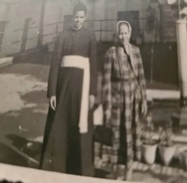 ፈለማ 60'ታት - ኣደይ ስላስ ምስ ኣባ ገብሪኤል ኣብ ሮማ ዝተሳእልኦ ስእሊ