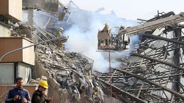 ساختمان پلاسکو ۳۰ دی ماه پارسال بعد از سه ساعت و نیم آتش سوزی به طور کلی فروریخت