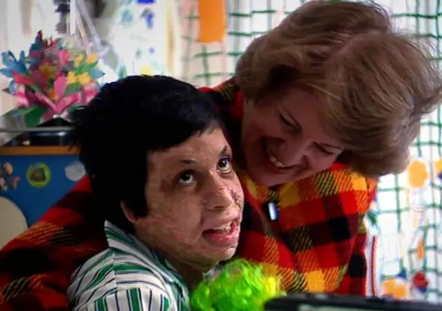 అమర్, ఎమ్మా