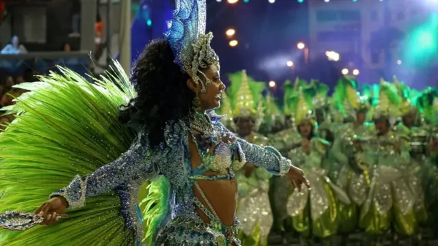 मोकीडेडी सांबा स्कूल की ड्रम क्वीन कारमैन माउरो ने कार्निवल में हर किसी का मन मोह लिया.