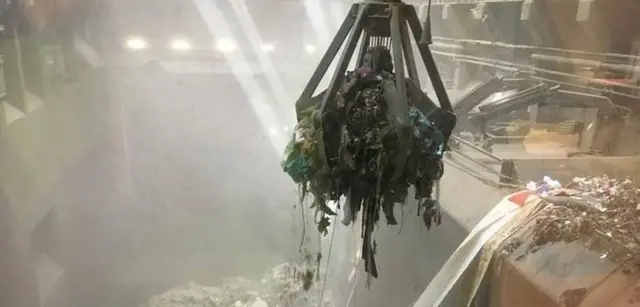 Відходи сортують і спалюють