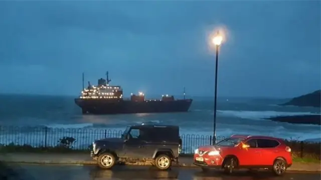 Російський корабель, що сів на мілину