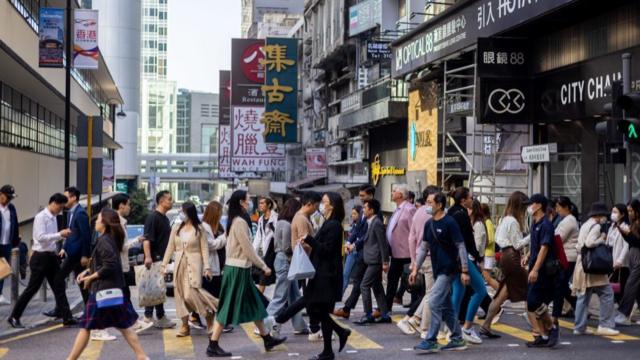 近年來，香港作為國際金融中心和貿易港的聲譽受損下降，被網民戲稱淪為「國際金融中心遺址」。