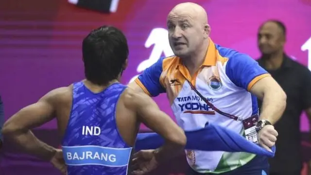 કોચ ચાકો સાથે બજરંગ પુનિયા