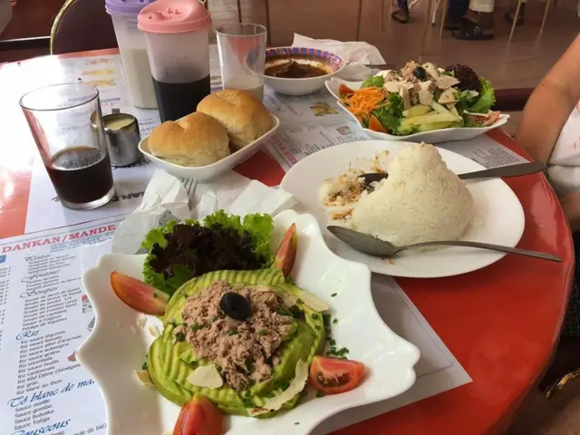 Буркинийское авокадо с тунцом