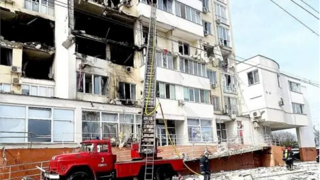 ওডেসায় রাশিয়ান হামলায় বিপর্যস্ত ভবন।