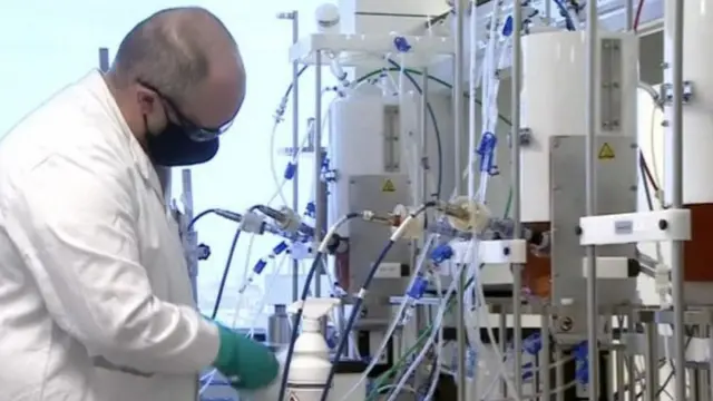 નોવાવૅક્સના ચીફ ઍક્ઝિક્યૂટીવ ઑફિસર સ્ટેનલી સી એરીકે જણાવ્યું કે એક વધારાની કોરોના વૅક્સિનની વૈશ્વિક જરૂર પૂર્ણ કરવા તરફ અમે આગળ વધી રહ્યા છીએ.