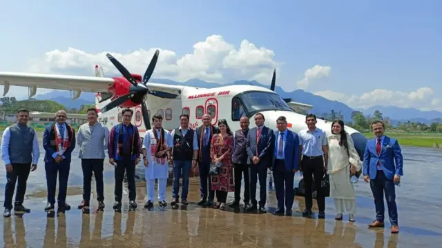 दिब्रूगड-पासिघाट उड्डाणाच्या वेळेस उपस्थित मंत्री ज्योतिरादित्य सिंदिया