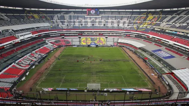 Estadio Azteca: 4 factores que llevaron al "majestuoso" campo de México a  su mala condición actual (y a que se cancelara un partido de la NFL) - BBC  News Mundo