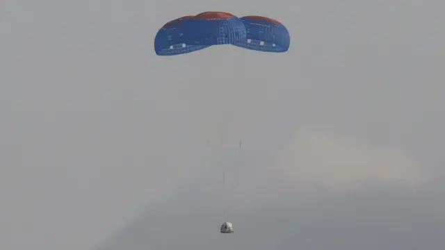 Мільярдер Джефф Безос успішно злітав у космос