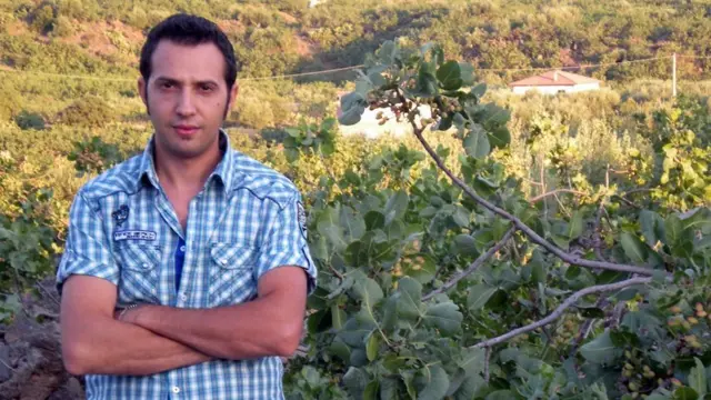 પિસ્તાની ખેતી કરતા ખેડૂત મારિઓ પ્રેસ્તિઆની