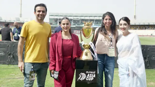 आइमा, कार्यक्रम प्रस्तोता लगायतसँग गुरुङ