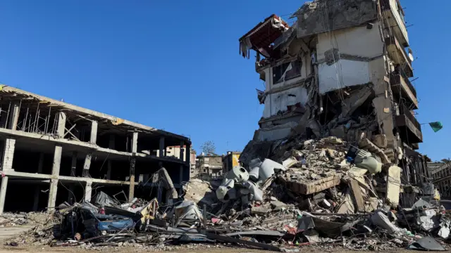 इसराइल और हिज़्बुल्लाह में युद्ध विराम.
