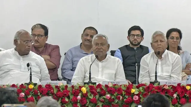 माना जाता है कि नीतीश कुमार 'इंडिया' गठबंधन के सभी सहयोगियों का भरोसा नहीं जीत पाए थे.