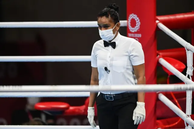 ජාත්යන්තර බොක්සිං තරඟයක විනිසුරුවරිය ලෙස ක්රියා කළ පළමු ශ්රී ලාංකික කාන්තාව වන ඇය 2017 දී ආසියාවේ දක්ෂතම බොක්සිං විනිසුරුවරයා ලෙස සම්මානයට පාත්ර වුවාය.