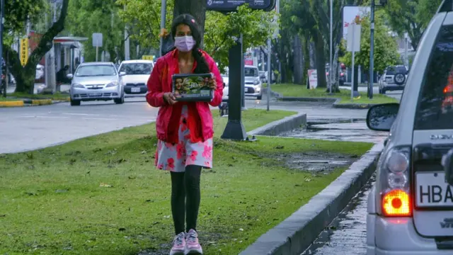 Una vendedora ambulante en Ecuador