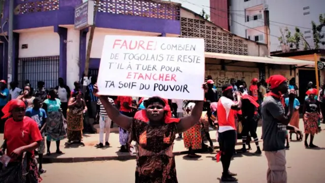 Togo : les manifestations de l'opposition continuent malgré l'interdiction du gouvernement faisant plusieurs morts.