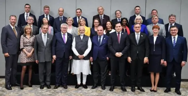 பிரதிநிதி குழுவினரோடு நரேந்திர மோதி