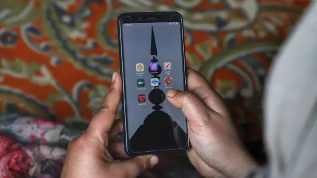 ஜம்மு காஷ்மீரில் சமூக வலைத் தளங்கள் மீது விதிக்கப்பட்ட தடை அகற்றம்