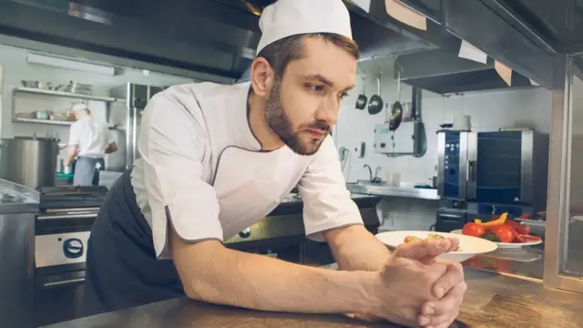 "الجهل بالراتب" يجعل الكثيرين يتقاضون رواتب منخفضة