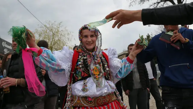 Zahvaljujući višedecenijskoj izolaciji goranske zajednice u Albaniji, u Šištavecu se očuvala izvorna narodna nošnja, kao i drugi običaji koji se se u međuvremenu izgubili u drugim delovima Gore.