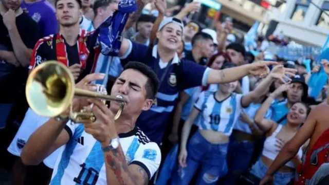 المشجعون احتفلوا في مختلف شوارع البلاد