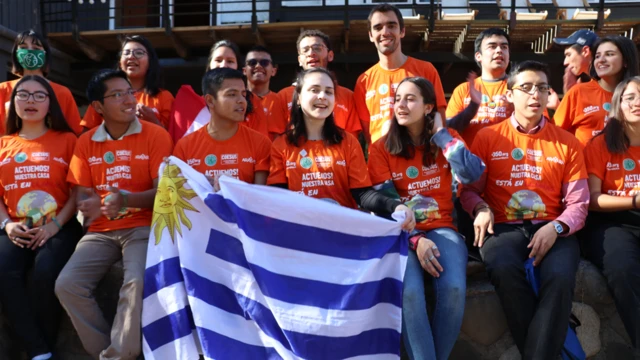 Representantes de Uruguay asistieron a un taller de FridaysForFuture en Chile.