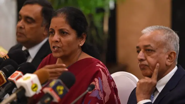 மத்திய தொழில்துறை இணை அமைச்சர் நிர்மலா சீத்தாராமன்