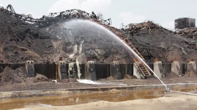 Згорілий склад на зерновому терміналі порту "Ніка Тера" в Миколаєві