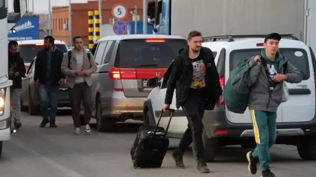 징집령이 내려지며 지난 2주간 많은 러시아인들이 국경을 넘어 카자흐스탄으로 도망쳤다