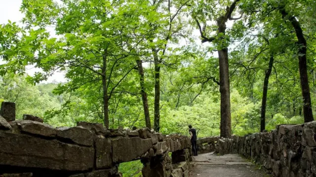 Parque da Pedra Rúnicadicas jogo da roletaHeavener fica no sopé das montanhas Ouachita, no extremo lestedicas jogo da roletaOklahoma, nos Estados Unidos