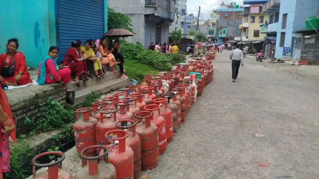ग्यास सिलिन्डरको लाइन