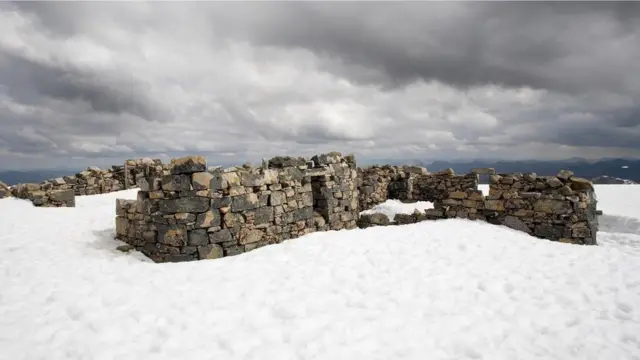 Ruinas del antiguo observatorio de Ben Nevis.