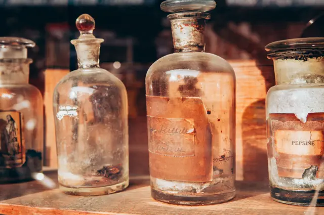 Antiguas botellas de medicina