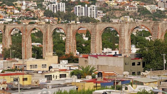 La ciudad de Querétaro y su famoso acueducto.
