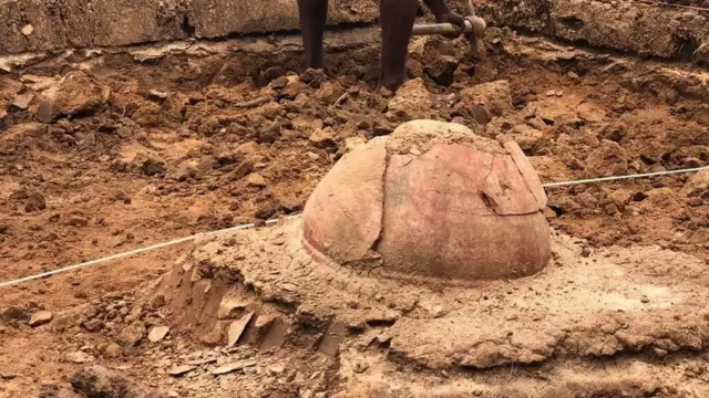 கீழடி அகழாய்வில் தொழிற்கூட அமைப்பு