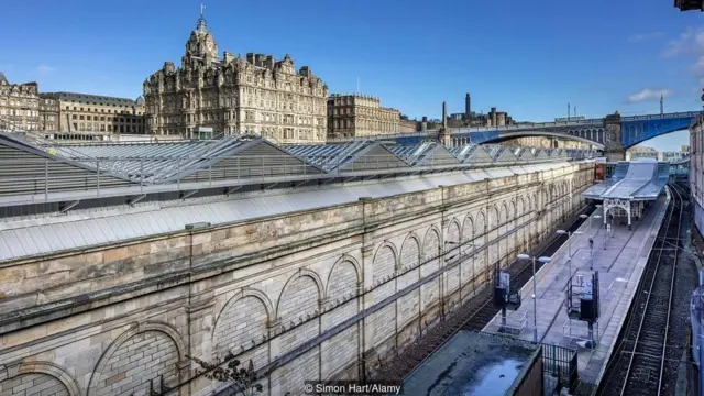 स्कॉटलैंड का घंटा घर, घड़ी, तेज भागने वाली घड़ी