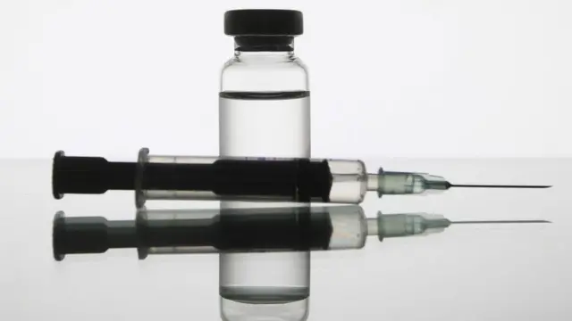 लस तयार करण्यासाठी वापरले गेलेले विचित्र घटक तुम्हाला माहिती आहेत का?