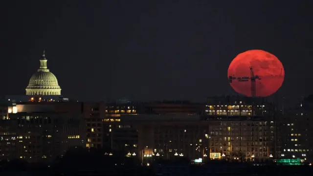 Superluna vista sobre Washington el 3 de diciembre de 2017