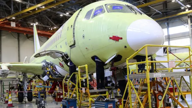 Sukhoi Superjet-100 в сборочном цехе филиала ПАО "Компания "Сухой" "Комсомольский-на-Амуре авиационный завод