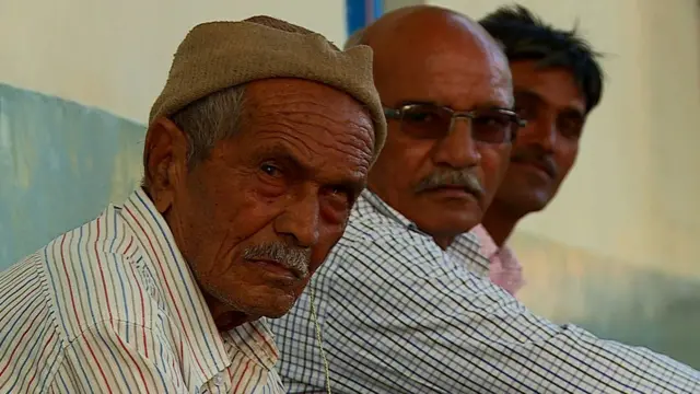 గుజరాత్‌, కోటీశ్వరుల గ్రామం