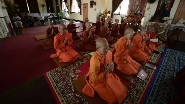 โบสถ์วัตรทรงธรรมกัลยาณี ทุกวันพระจะมีพิธีสวดมนต์ถวายกองทานและการแสดงธรรมโดยภิกษุณีธรรมนันทา