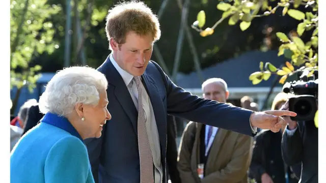 Принц Гаррі і королева Єлизавета ІІ