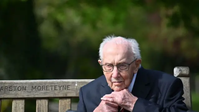 99-річний ветеран зібрав $21 млн на боротьбу з вірусом