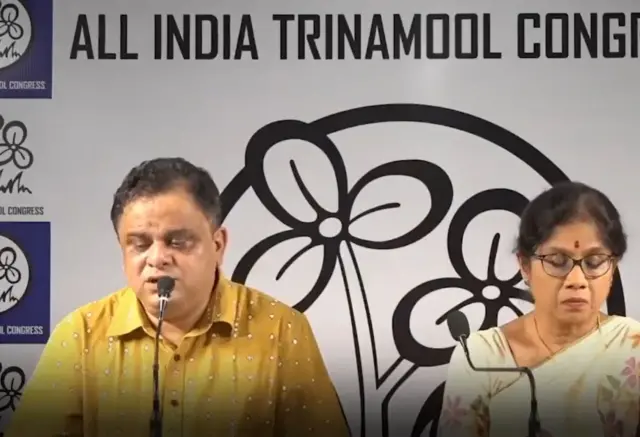 তৃণমূলের পক্ষ থেকে অন্য একটি ভিডিও প্রকাশ্যে এনে দাবি করা হয় নিহত চিকিৎসকের পরিবারকে পুলিশের টাকা দেওয়ার অভিযোগ ভিত্তিহীন।